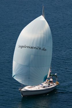 Halbwind mit Spinnaker an der Kste Istriens